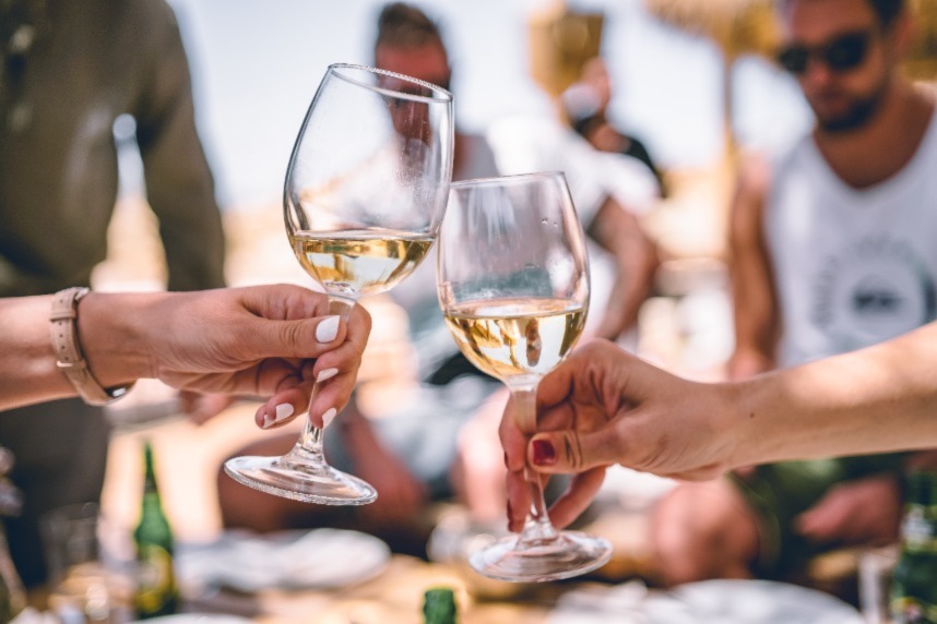 Le mois d'août en bouteille : 5 étiquettes fraîches à emporter en vacances Le mois d'août en bouteille : 5 étiquettes fraîches à emporter en vacances